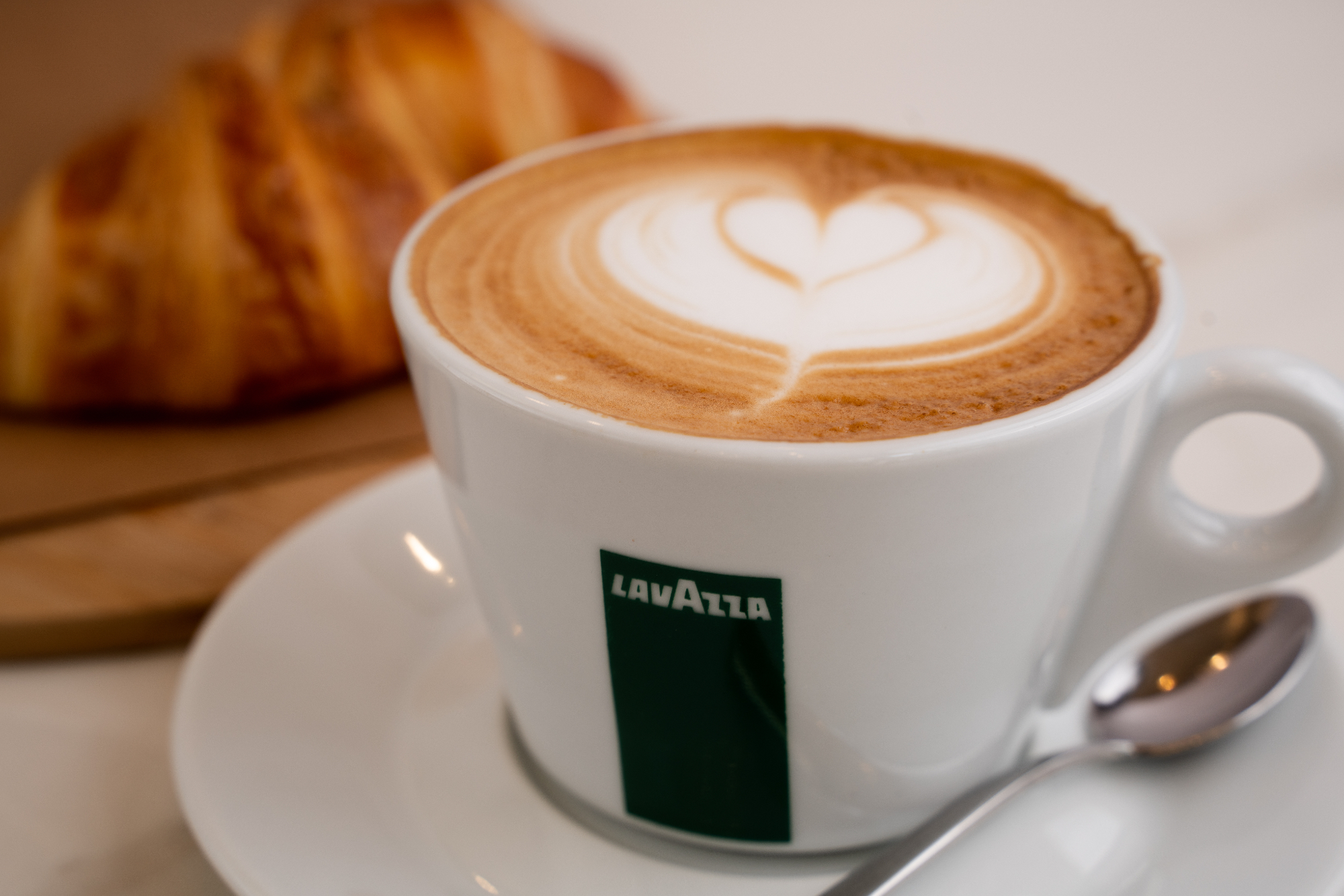 Lavazza kava in njene prisrčno zasnovane skodelice